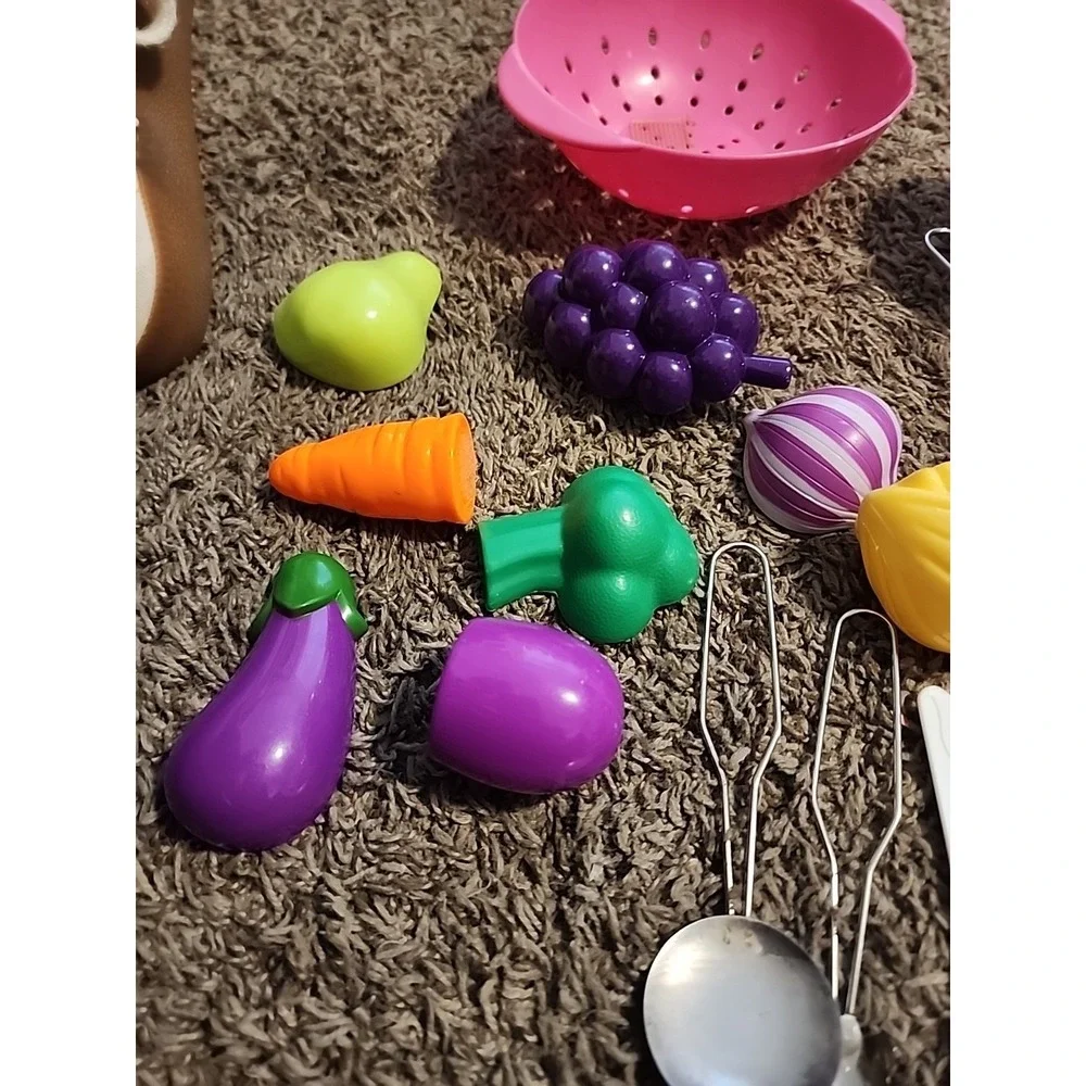 Lot of‎ 33 Pc Kids Pretend Plastic Food Fruit, Vegetables, Pot, Pans, Utensils